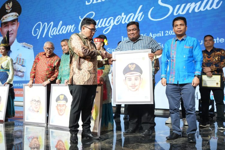 Wali Kota Medan Terima Penghargaan Dari Media Sumut 24