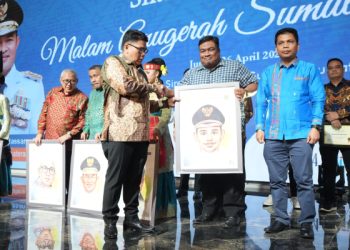 Wali Kota Medan Terima Penghargaan Dari Media Sumut 24