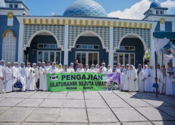 Bobby Nasution dan Keluarga Kurban 3 Sapi di Masjid Jami’ Hanifah