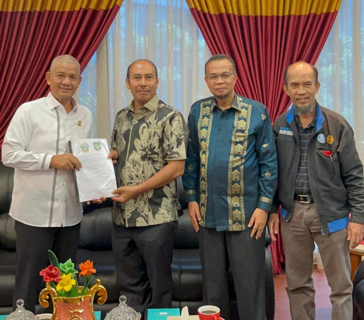 Sutarto Terima Dua Naskah Akademik Dua Ranperda Inisiatif DPRD Sumut