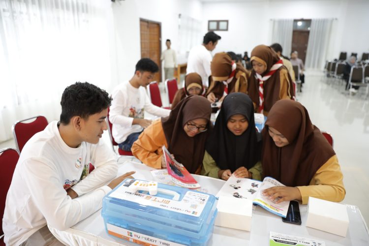 Coaching Clinic Pelajar SMP-MTs di Aceh Awali Rangkaian Kompetisi Pike Robotic x AMANAH