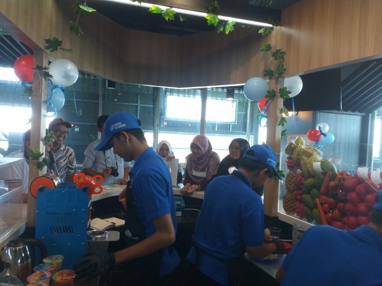 Pembangunan Berkelanjutan, PTP Nonpetikemas Salurkan Dana TJSL ke Program Lingkungan, Ekonomi dan Sosial