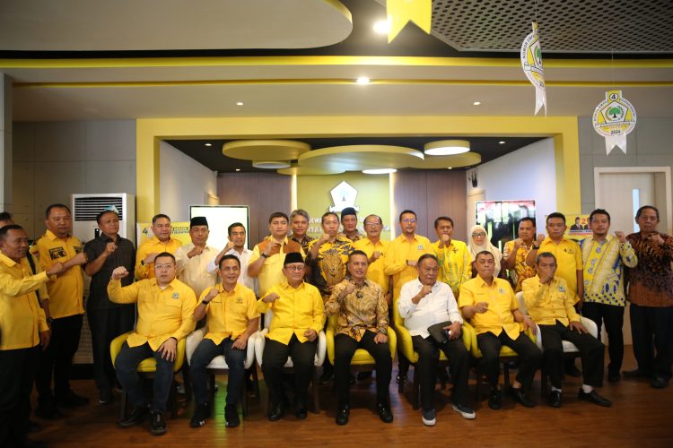 Golkar Sumut Serahkan Surat Rekomendasi 10 Bacakada