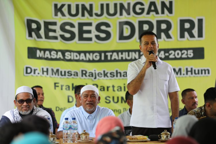 Senangnya Warga Bertemu Ijeck Saat Reses di Belawan, Minta Perbaikan Jalan dan Tanggul