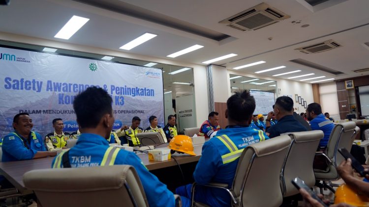 PTP Nonpetikemas Gelar Awareness K3 Dan Bagikan APD Kepada TKBM Di Pelabuhan Tanjung Priok