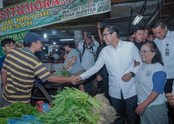 Wali Kota Medan Rico Waas Pantau Harga Bahan Pangan di Pasar Petisah