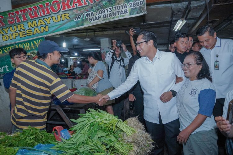 Wali Kota Medan Rico Waas Pantau Harga Bahan Pangan di Pasar Petisah