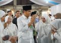 Rico Waas Buka Puasa Bersama Masyarakat dan Iman Salat Magrib di Masjid Muwahiddin Medan Selayang