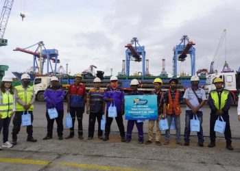 PTP Nonpetikemas Berbagi 500 Takjil di Wilayah Operasional Pelabuhan