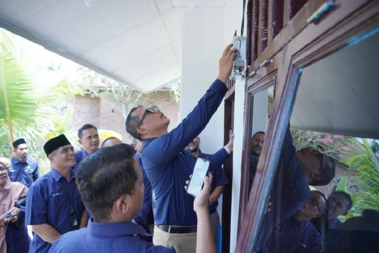 Muhammad Suardi Peroleh Berkah Idulfitri Lewat Bantuan Bedah Rumah PLN UP3 Binjai
