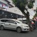 Sejumlah kendaraan parkir di Dara Kopi, Jalan Sei Batanghari Medan.