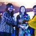 Sekretaris Perusahaan PTP Nonpetikemas Fiona Sari Utami saat menerima penghargaan Indonesia Digital Media Award 2025 dari SPS. PotretBisnis/Dok Ist