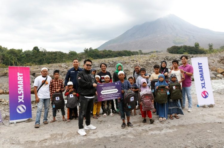 Karyawan XLSMART Salurkan Santunan di Gebyar Berbagi Muharram 1447H