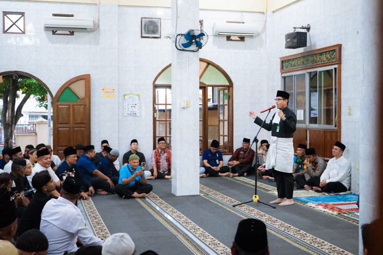 Safari Asar, Rico Waas Ajak Warga Bijak Berteknologi dan Jaga Lingkungan