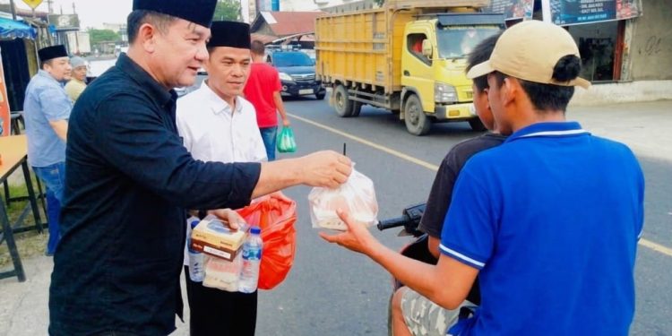 Polres Labusel Bagikan Takjil, Sampaikan Pesan Bahaya Narkoba