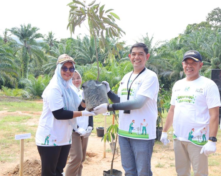 Hari Bumi Sedunia, PLN UID Sumut Laksanakan Aksi Tanam Pohon di Tapanuli Tengah