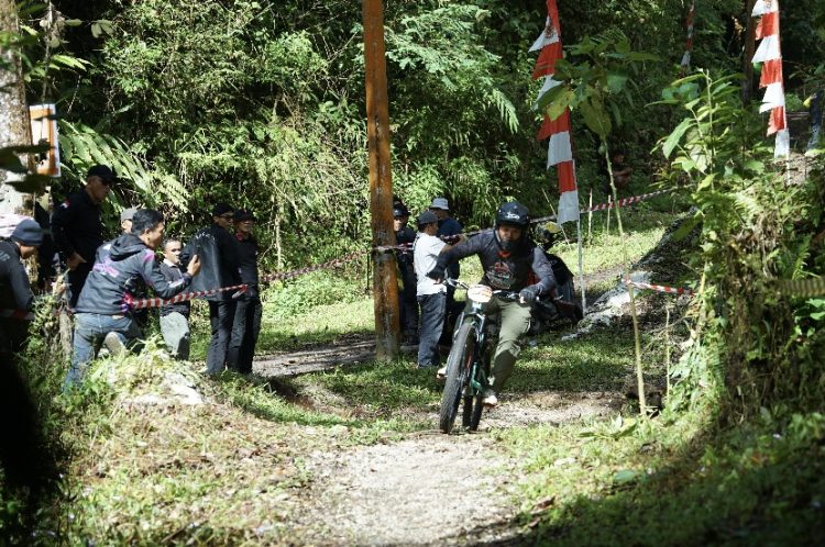 Semarak HUT ke-80, Brimob Sumut Gelar Downhill Lets Rock Party di Tahura Bikepark