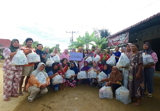 PLN UID Sumut Salurkan Bantuan Pangan bagi Warga Terdampak Banjir di Tapanuli Tengah