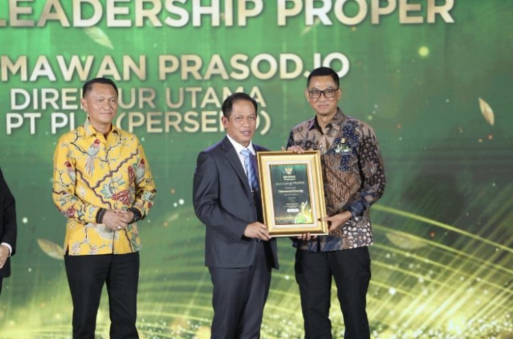 Dirut PLN Sabet Green Leadership, PLN Bawa Pulang 11 PROPER Emas KLH 2025