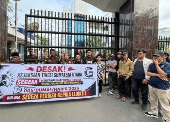 Massa Guntur Demo Kejati Sumut