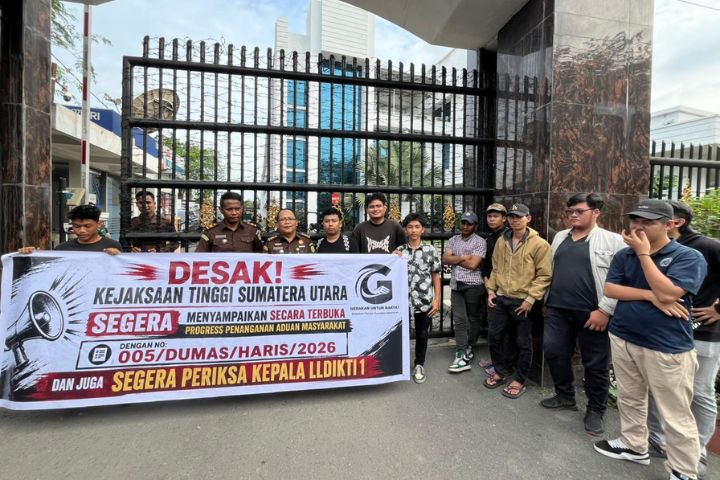Massa Guntur Demo Kejati Sumut