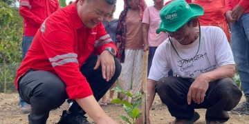 Sambut Hari Lingkungan Hidup 2026, PT Dairi Prima Mineral Bagikan 1.400 Bibit Kopi dan Kemiri ke Petani