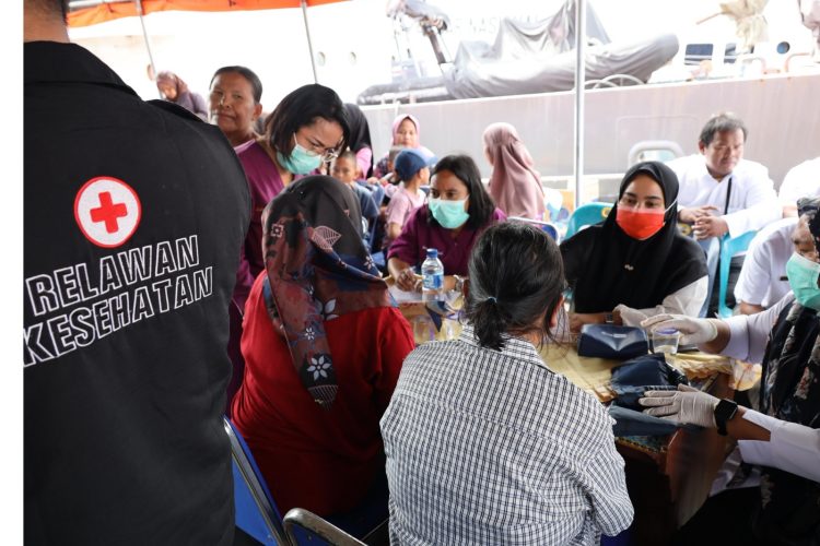 Bantu Korban Bencana, Kapal Rumah Sakit Apung PDIP Layani Pengobatan Gratis di Sibolga